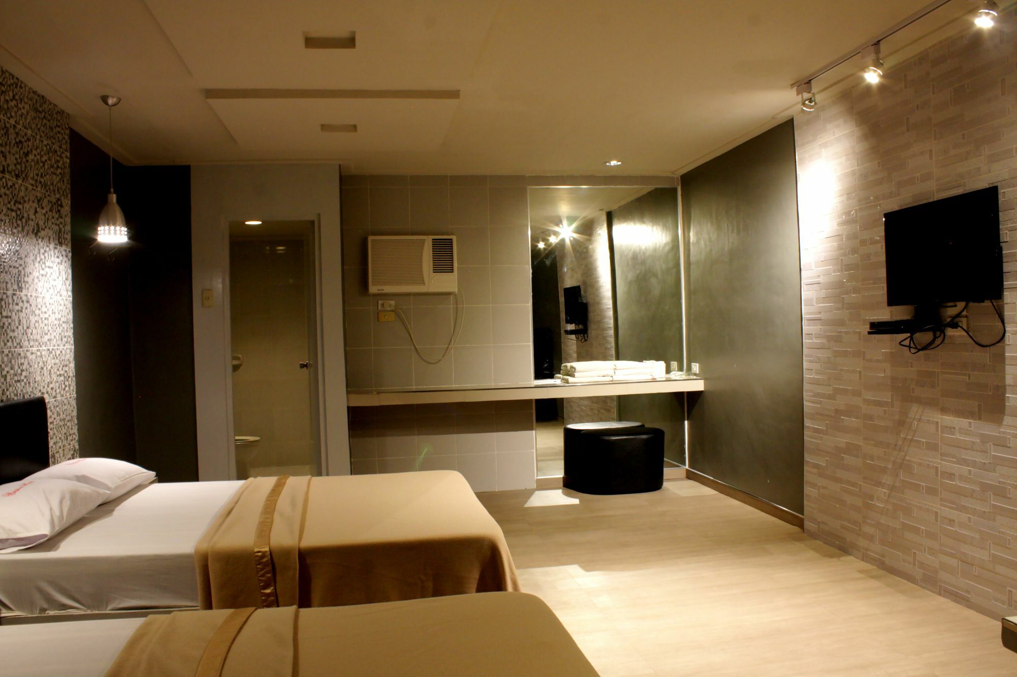 New Winston Hotel Pasay Exterior photo